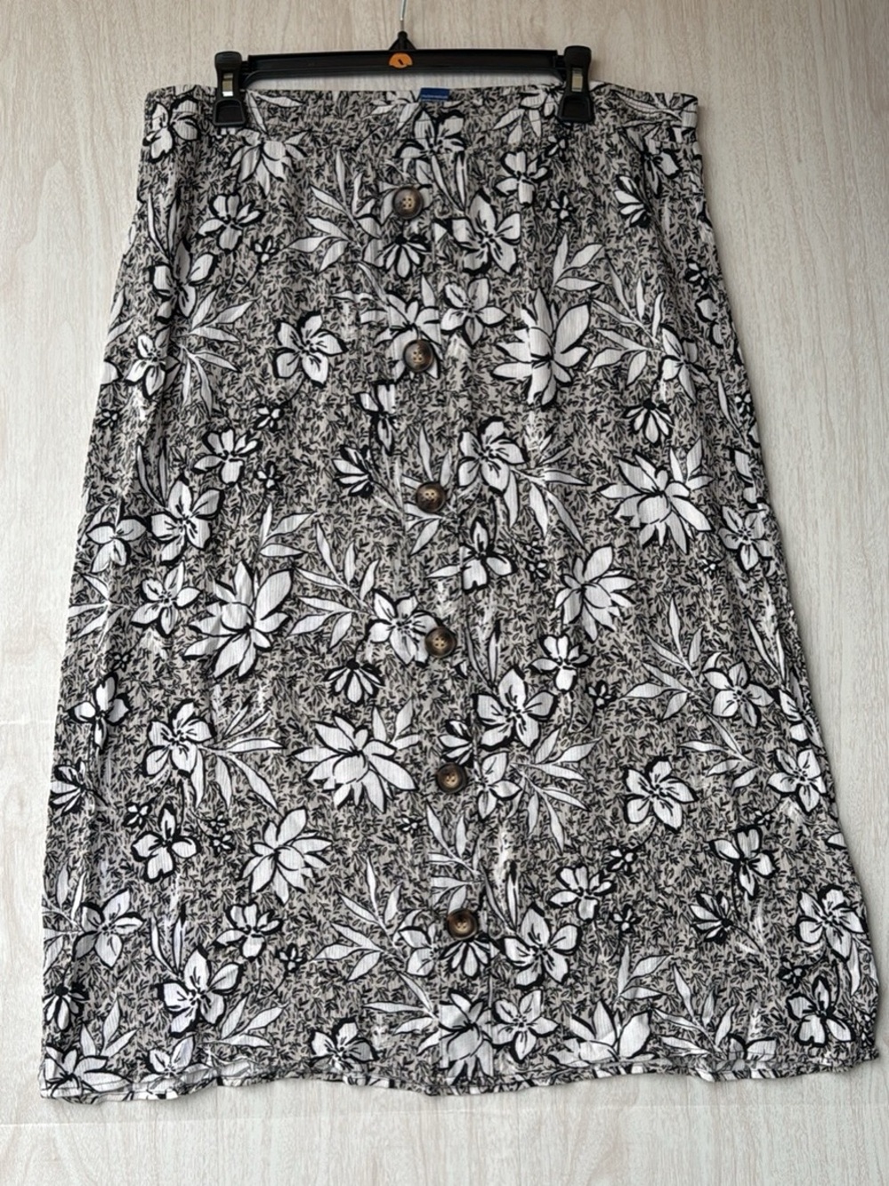 Apt. 9 Black and White Floral Button-Front Midi Skirt